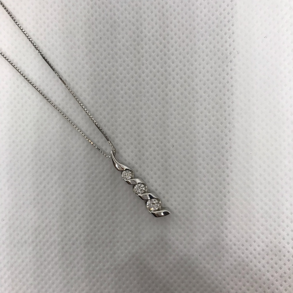 3 Diamond necklace with 14k gold chain